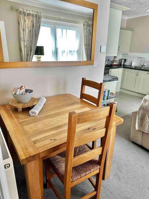A Charming Luxury Apartment! ポーティンズケール エクステリア 写真