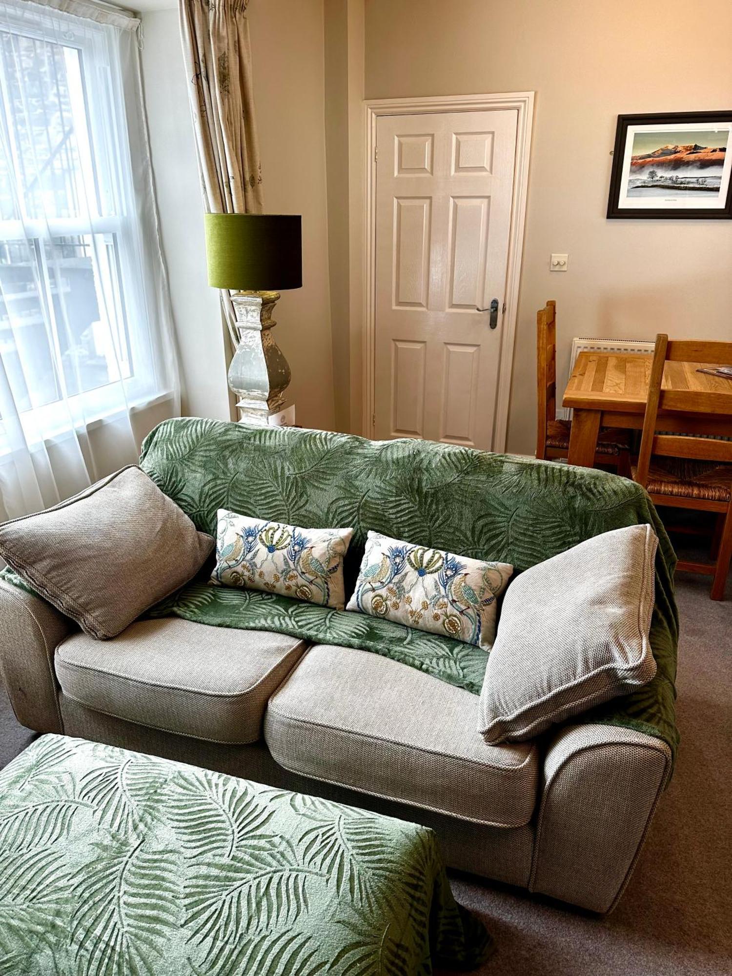 A Charming Luxury Apartment! ポーティンズケール エクステリア 写真