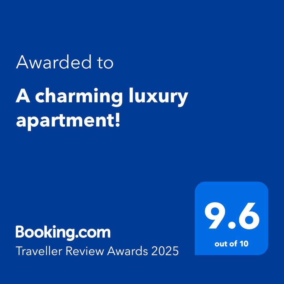 A Charming Luxury Apartment! ポーティンズケール エクステリア 写真